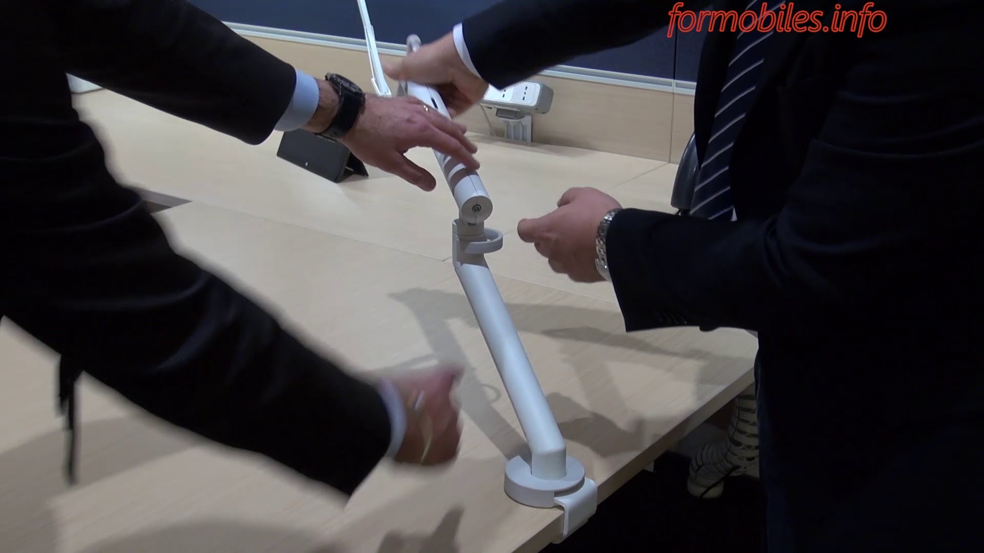 办公辅件|显示器支架|办公家具|华体会体育官方在线官网家具|Flo 台面显示屏支架